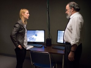 Claire Danes as Carrie Mathison and Mandy Patinkin as Saul Berenson in HOMELAND (Season 7, Episode 08, "Lies, Amplifiers, Fucking Twitter"). - Photo: Antony Platt/SHOWTIME - Photo ID: HOMELAND_708_355.R.jpg