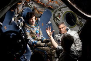 GRAVITY, from left: Sandra Bullock, George Clooney, director Alfonso Cuaron, on set, 2013. ph: Murdo Macleod/©Warner Bros. Pictures/courtesy Everett Collection