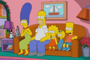 THE SIMPSONS, from left: Marge Simpson (voice: Julie Kavner), Homer Simpson (voice: Dan Castellaneta), Lisa Simpson (voice: Yeardley Smith), Maggie Simpson, Bart Simpson (voice: Nancy Cartwright), ‘A Springfield Summer Christmas for Christmas' (Season 32, ep. 3210, aired Dec. 13, 2020). photo: ©Fox / Courtesy Everett Collection